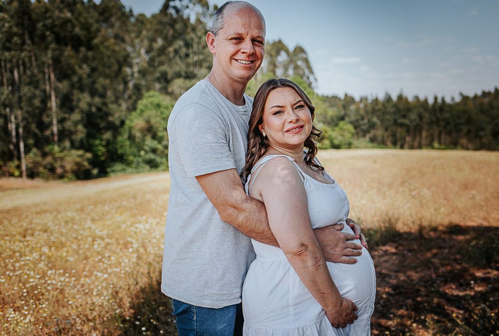 Fotógrafa de gestante ao ar livre em Curitiba