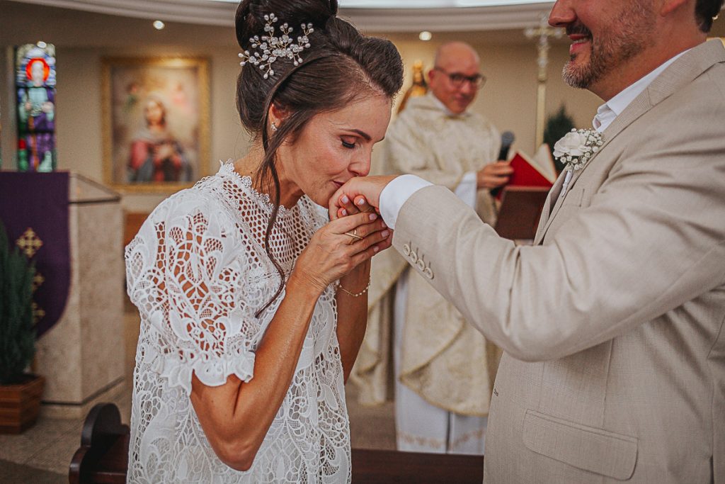 cerimônia de casamento pequeno na Paróquia Vila Izabel em Curitiba