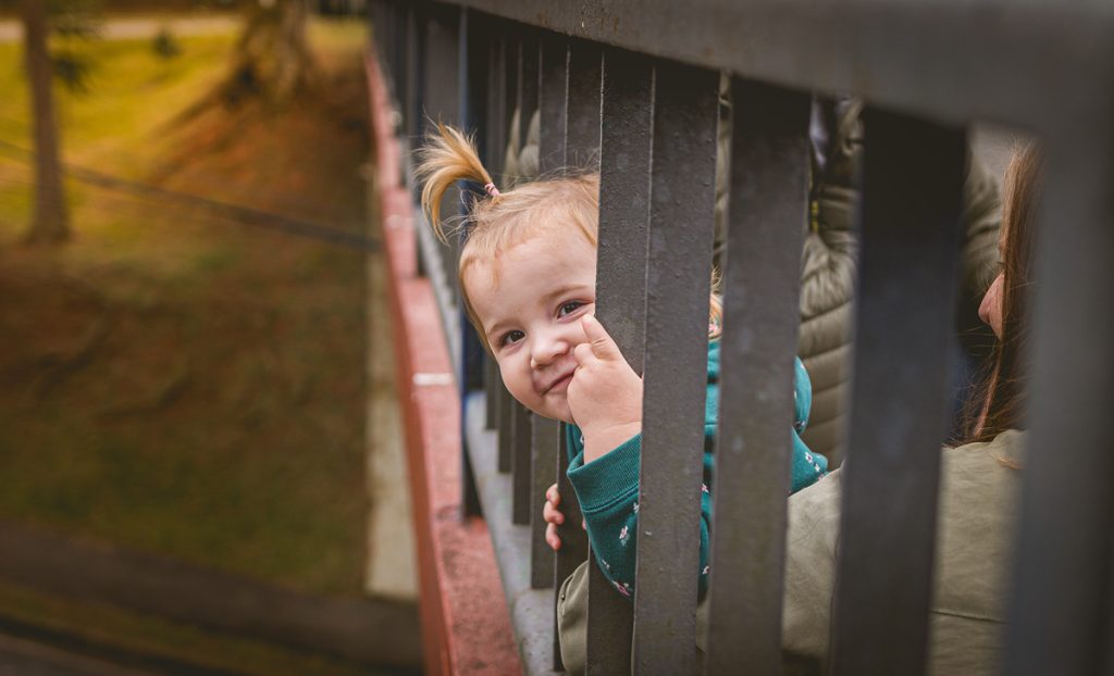 ensaio de criança na rua do Outono em Curitiba