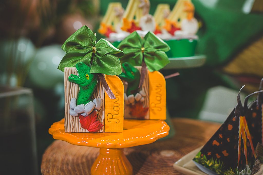 Festa de menino - Bolachas personalizadas no tema dinossauro - em Curitiba