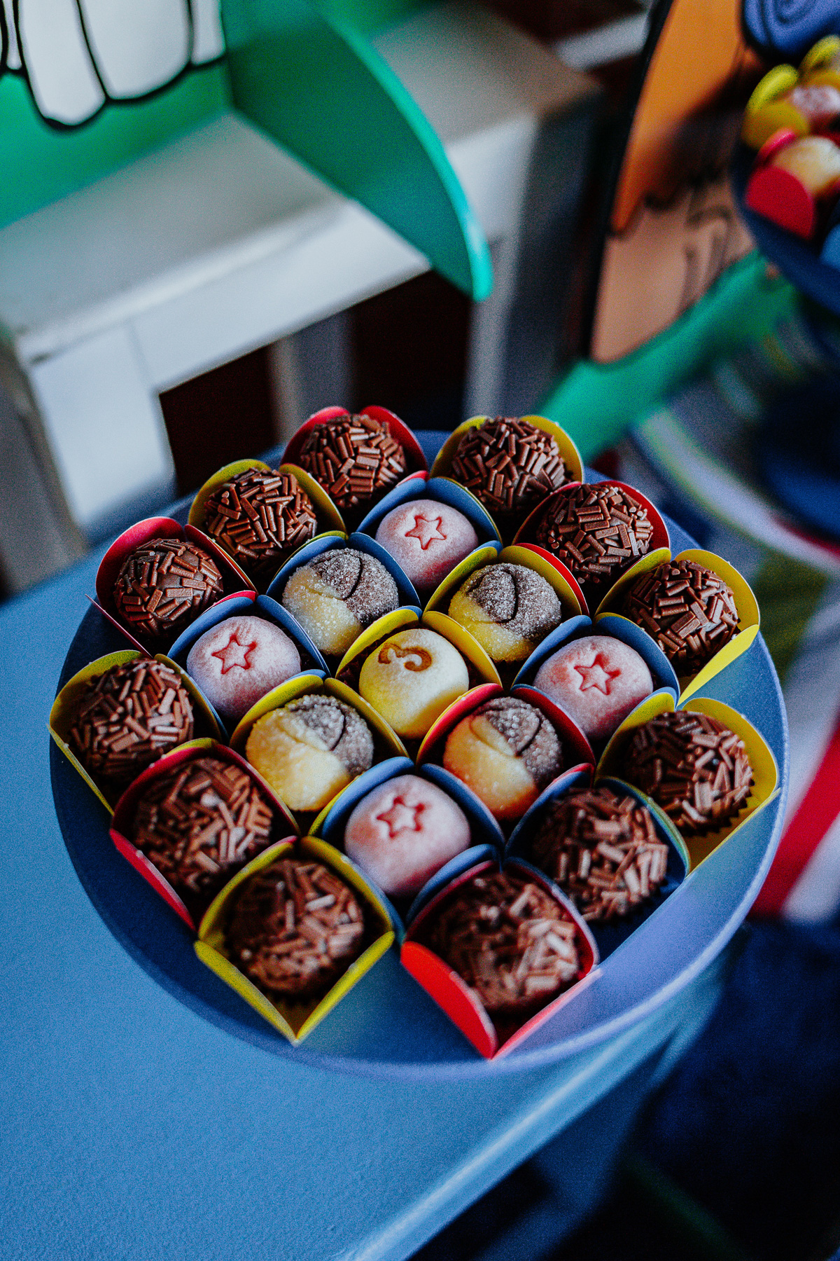 Docinhos personalizados no tema Patrulha Canina para festa em casa do Leo - em Curitiba